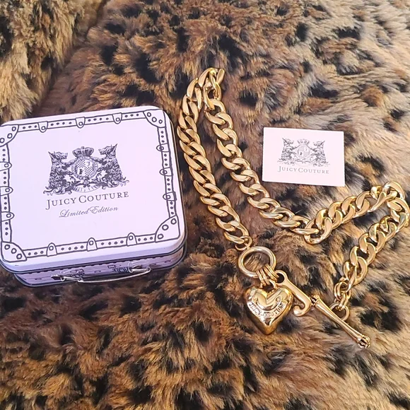 Juicy Couture Gold Chunky Chain Toggle Heart Pendant Necklace - Picture 5 of 8